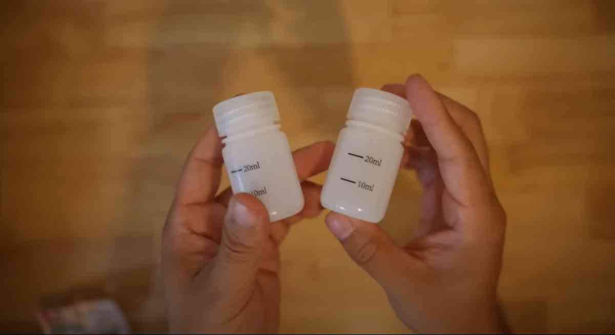 ダイソーの「調味料入れ（30ml）」のボトル